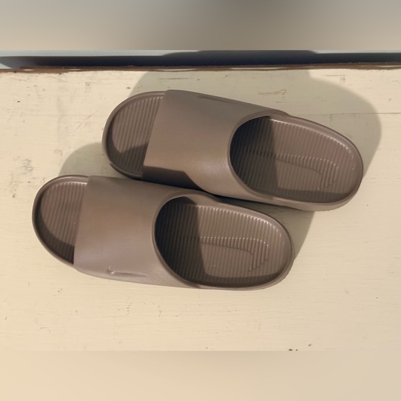 Nike womens Brown Slide Sandals - Picture 2 of 5